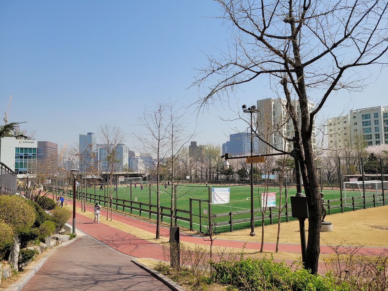尤其對於團